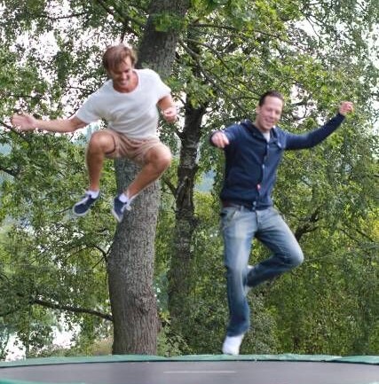 Stefan och Adriano hoppar
